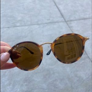 Ray ban round fleck sunglasses
